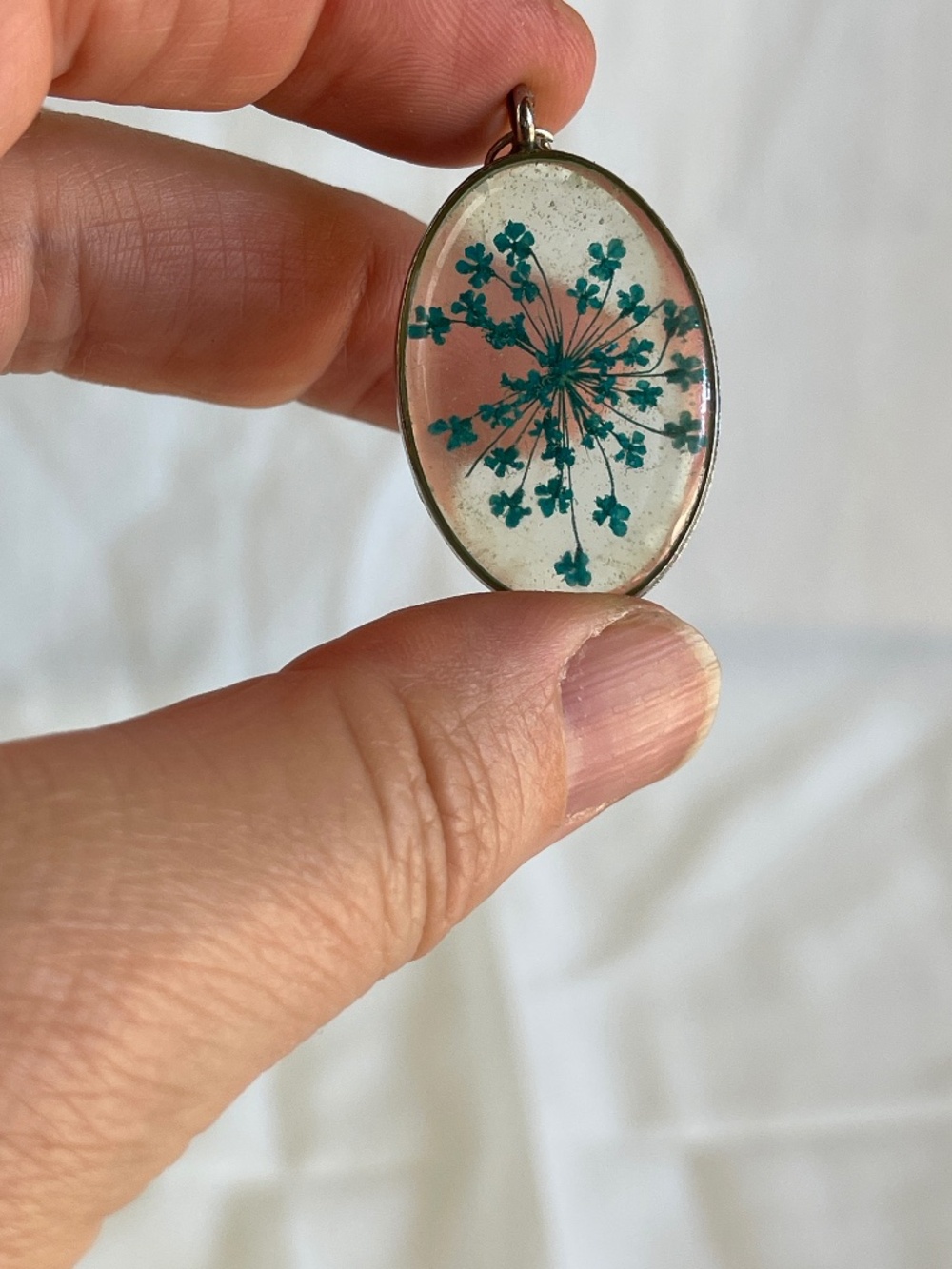 Resin and flower pendant